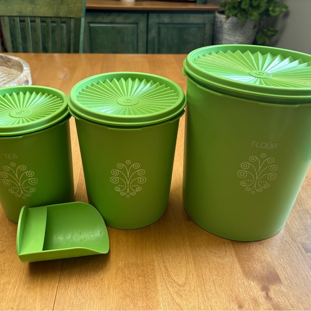 Lot of Vintage Tupperware Multi-Color Kitchen Storage - Picture 2 of 9